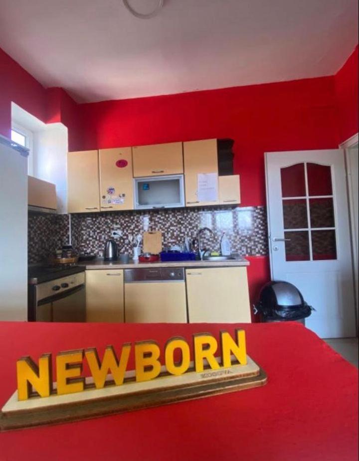 Newborn Center Hostel All Day Free Coffee Pristina Exterior foto